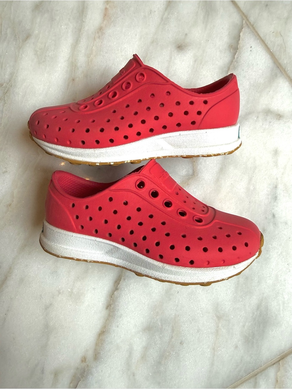 Native Shoes Robbie Kids Slip On Sneakers Little kids size 6 C6 Soft Red